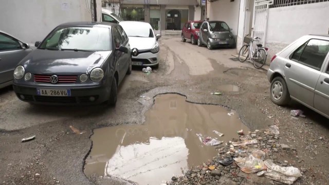 Ora News - Veliaj harron premtimet, në zonën e ish-bllokut ka rrugë si një shekull më parë