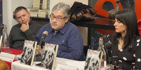 Juan Manuel de Prada le hace un feo a su propio periódico, el ABC, para hacerse el gracioso con la podemita-comunista Arancha Tirado