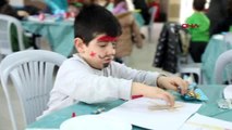 Manisa akhisarlı çocuklar deprem sonrası boyama etkinliği ile moral buldu