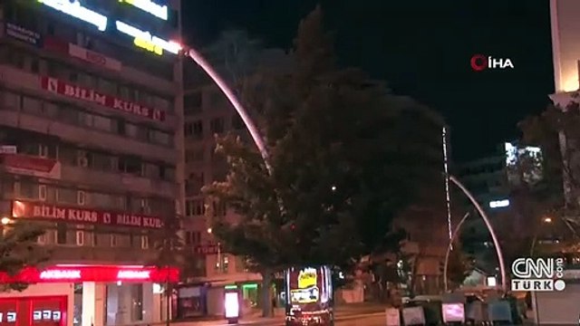 Ağaçlar devrildi, binaların çatısı uçtu