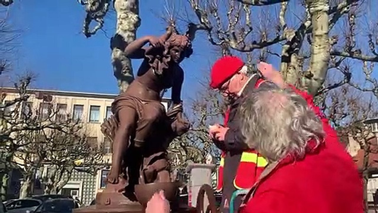 Manifestation à Montbéliard : la statue de la place Ferrer devient borgne