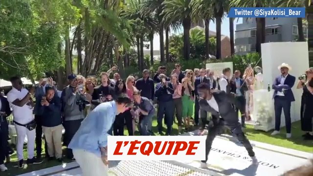 Siya Kolisi tape la balle avec Federer - Tennis - WTF