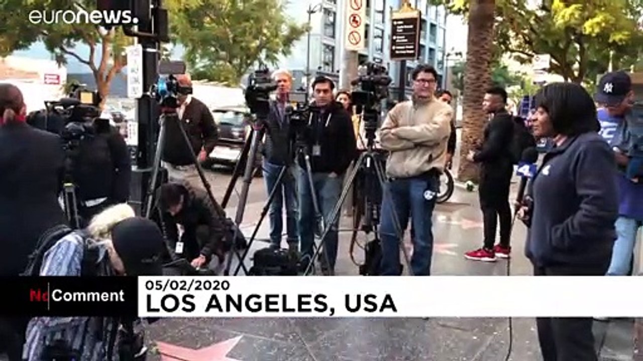 Blumen für Kirk Douglas am Walk of Fame in Hollywood