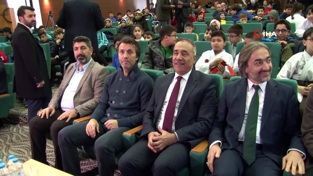 Eski futbolcu ve teknik direktör Bülent Korkmaz genç sporcularla buluştu