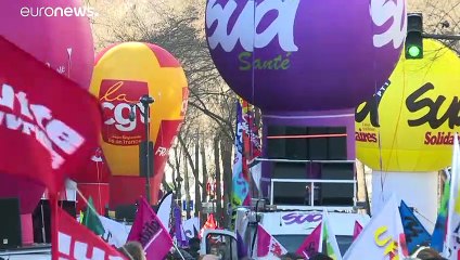 شهران على بداية الحراك العمّالي في فرنسا ومظاهرة احتجاجية في جميع أرجاء البلاد