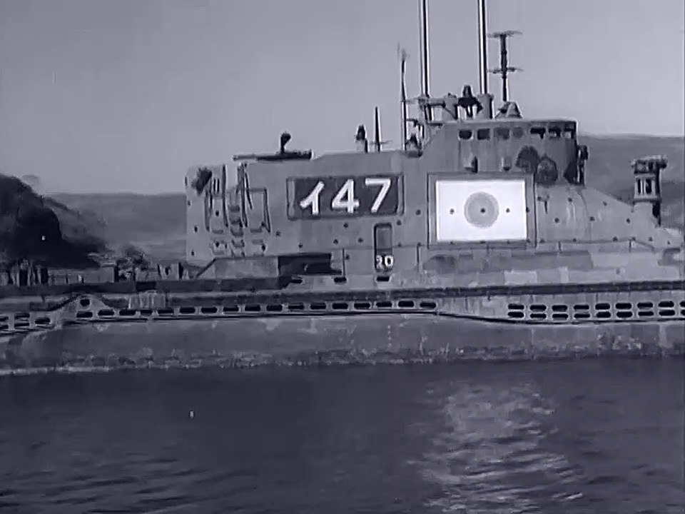 Operation Road's End - The sinking of captured Japanese 潜特型