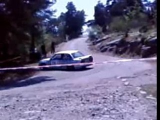 bmw attetion sa arrive rentré les jambes