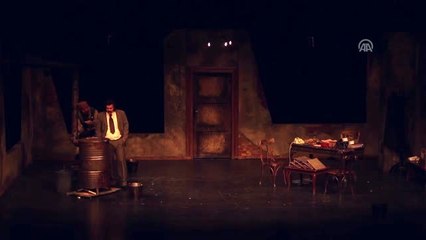 Antalya Devlet Tiyatrosu "Buzlar Çözülmeden"i sahneledi