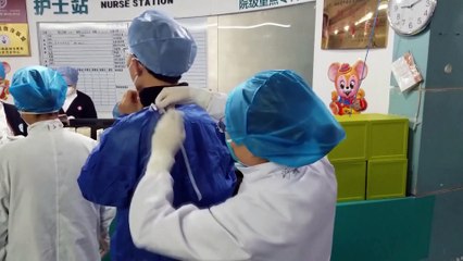 Meghalt a koronavírusra figyelmeztető orvos