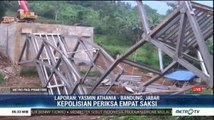 Jembatan Penghubung Antar Desa Senilai Rp5,8 Miliar di Cianjur Ambruk