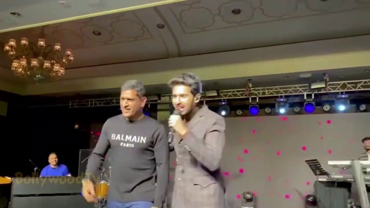 MS Dhoni Feel Emotional When Armaan Malik Sing Live Song For Him