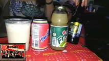 probando bebidas de Venezuela
