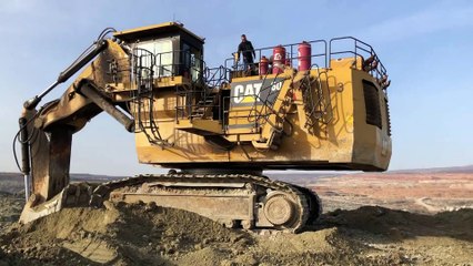 Caterpillar 6040 Mining Excavator Loading Hitachi EH3500 Dumpers