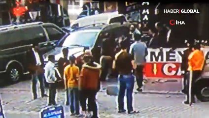 Alacak verecek kavgasında süpürgeyle saldırdı