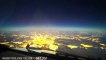 Ce pilote filme une magnifique vidéo d’une pleine lune de l'Europe depuis le cockpit de son avion.