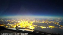 Ce pilote filme une magnifique vidéo d’une pleine lune de l'Europe depuis le cockpit de son avion.