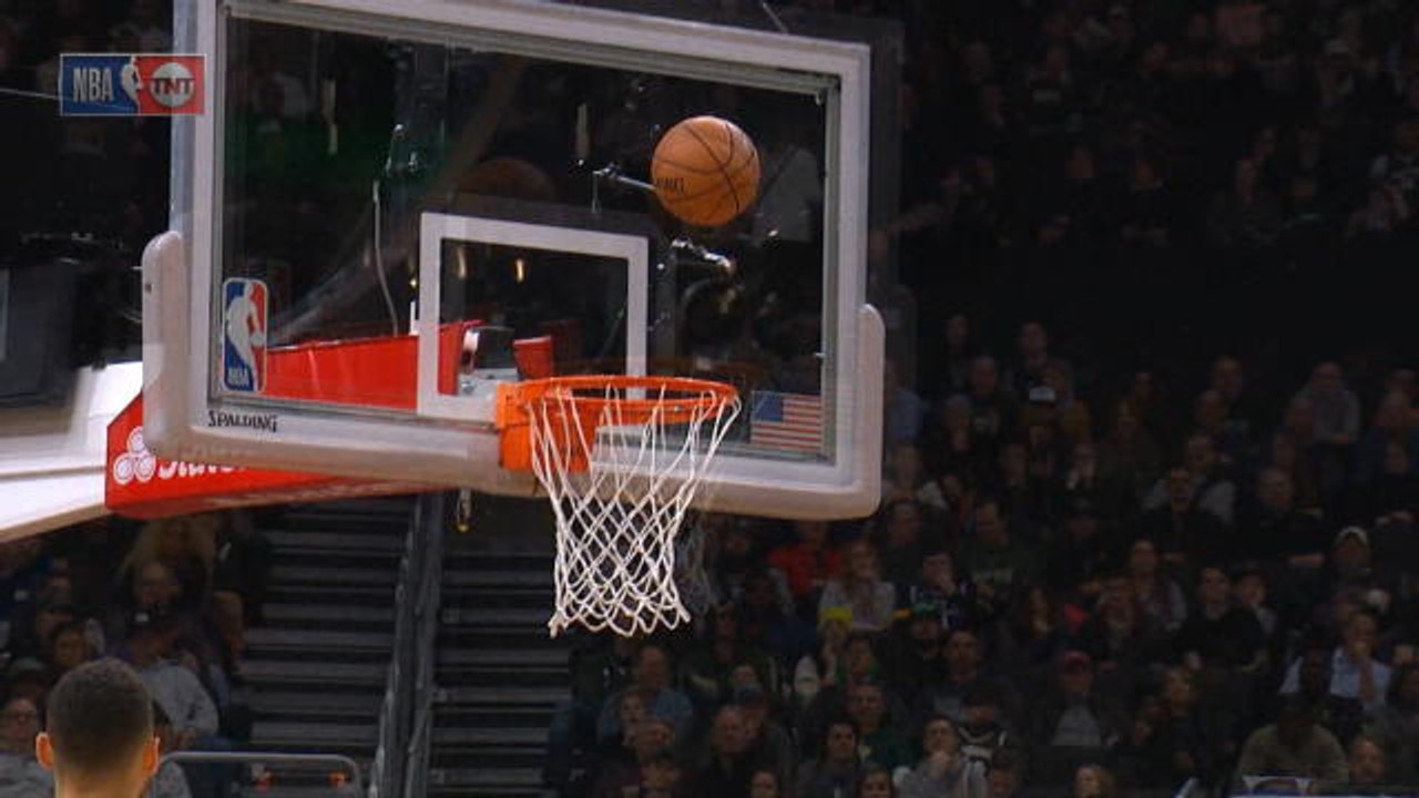 Giannis put-back dunk spurs on Bucks