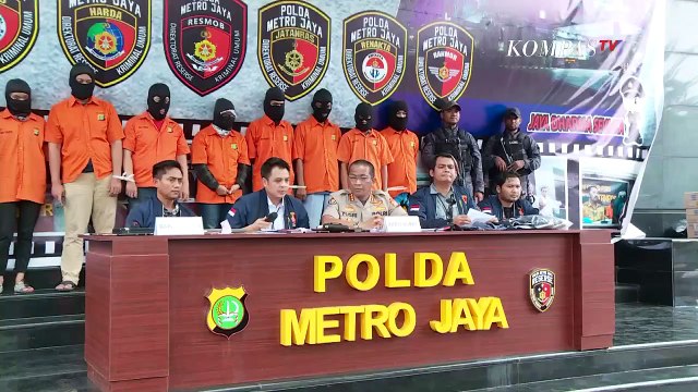 Pembobolan Rekening Melalui Telepon Seluler, Polisi Ringkus 8 Pelaku
