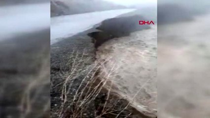 Adana pozantı'da sel nedeniyle yol çöktü