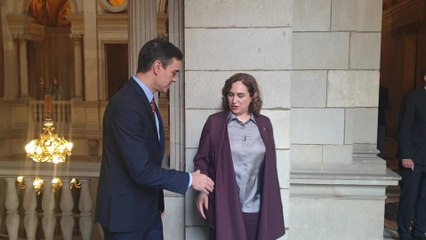 Colau recibe a Sánchez en el Ayuntamiento