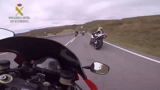 La Guardia Civil investiga a un grupo de moteros por circular a alta velocidad