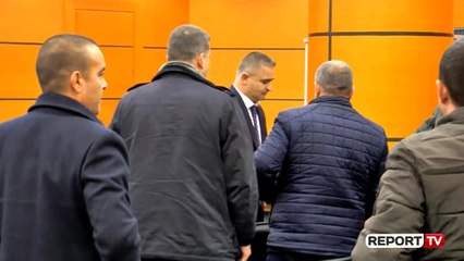Report TV - 'Kërkoj kohë të provoj pastërtinë'! Vettingu shtyn vendimin për kreun e Gardës