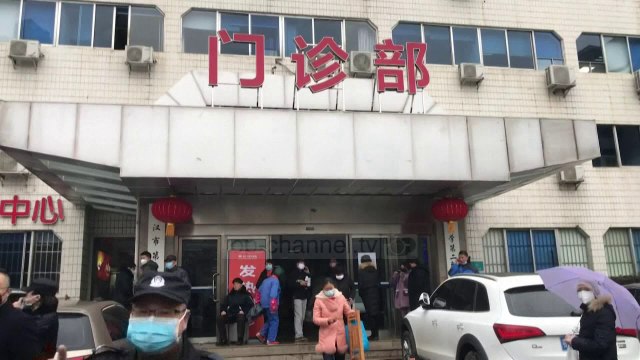 Heronjtë e koronavirusit/ Nderime në Kinë për mjekët dhe infermierët