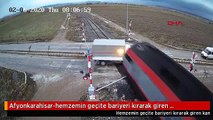 Afyonkarahisar-hemzemin geçite bariyeri kırarak giren kamyonete tren çarptı -2