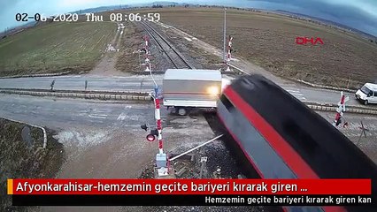 Afyonkarahisar-hemzemin geçite bariyeri kırarak giren kamyonete tren çarptı -2