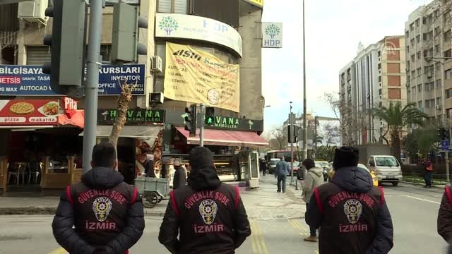 Dağa kaçırılan kızına kavuşmak için evlat nöbetini İzmir'de sürdürdü