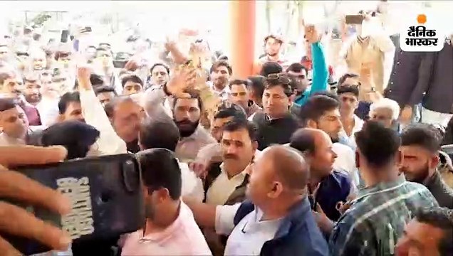 गुस्साए लोगों ने एसपी ऑफिस पर किया प्रदर्शन