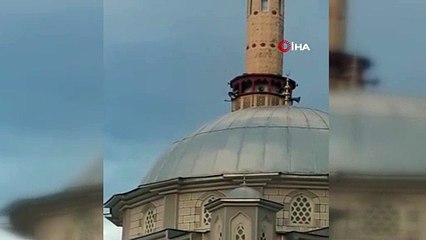 Ordu'daki fırtınada cami minaresi beşik gibi sallandı