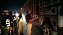 इटावा: पुलिस ने वाहन चेकिंग के दौरान 16 ट्रकों को पकड़ा