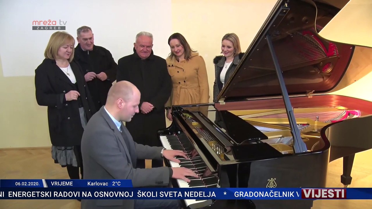 Novi klavir u Petrinji