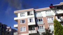 Çanakkale-gelibolu'da apartman yangınında mahsur kalan 10 kişiyi itfaiye ekipleri kurtardı