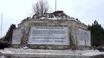 Afyonkarahisar'da etkili olan lodosta 18 metrelik Atatürk Anıtı yıkıldı