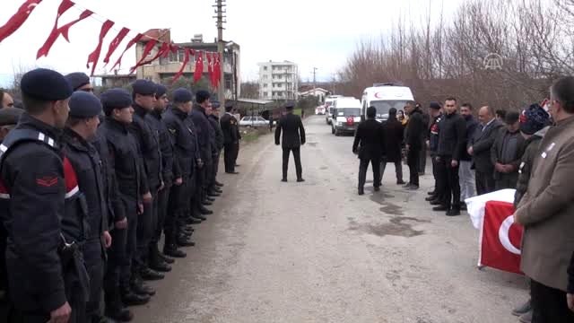 Van'da çığ düşmesi sonucu şehit olan Jandarma Uzman Çavuş Muammer Keskin'in cenazesi toprağa verildi