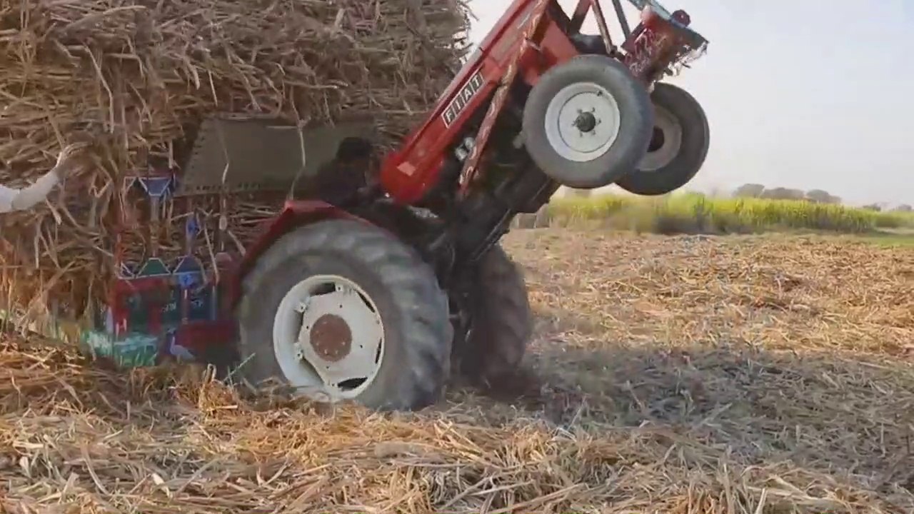 How to remove a tractor from mud pitt | Dangerous Accident _ Fiat 640Ba ||
