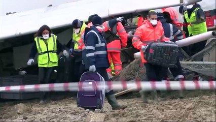 Yolcuların valizleri teslim edilmeye başlandı