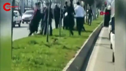 Yol ortasında tekme tokat kavga