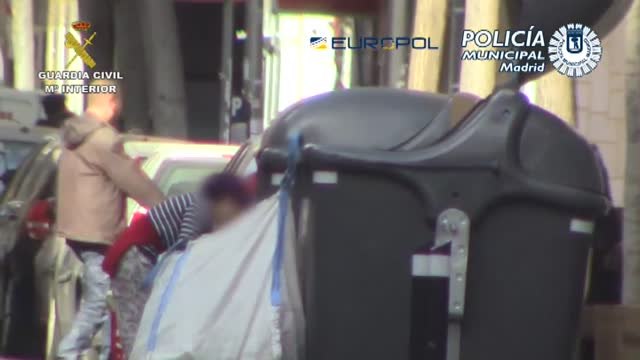 Desarticulada una red dedicada a robar el cartón de los contenedores de Madrid