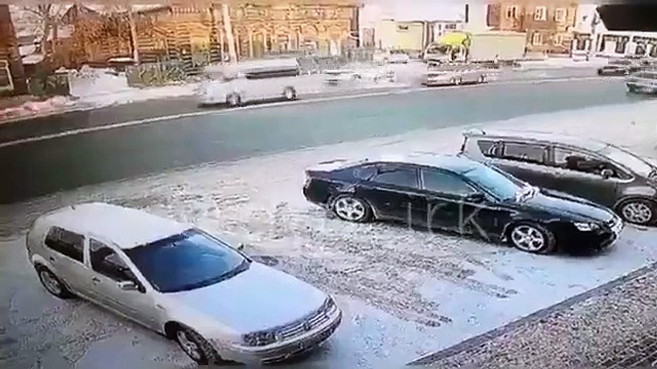 Quand deux abrutis veulent la même place de parking