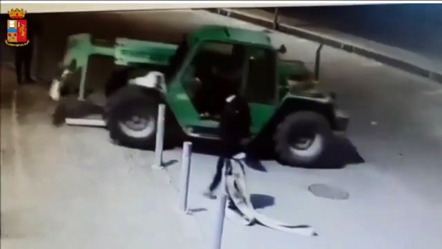 Udine - Assalto in banca con un trattore, arrestati due rom (07.02.20)