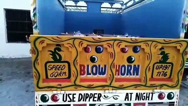 कैराना: नकली तेल का भंडाफोड़, ब्रांडेड कंपनी के बने रेपर बरामद।