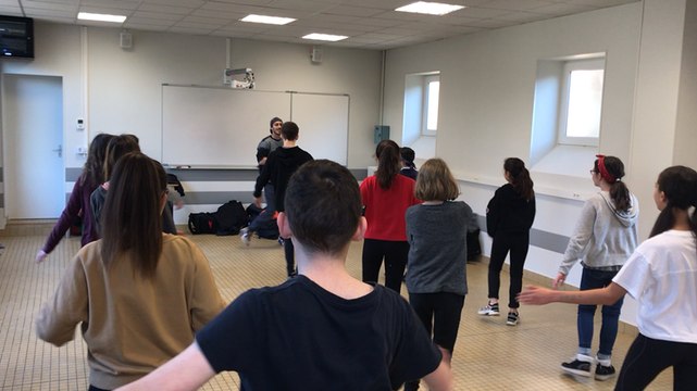 Les collégiens s’essaient au Breakdance