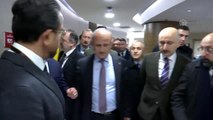 Bakan Turhan, pistten çıkan uçakta yaralanan yolcuları ziyaret etti