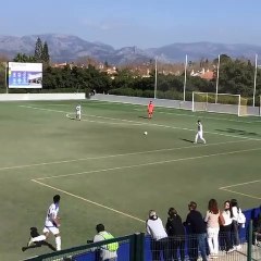 Étienne Eto'o fait penser à son père en marquant sur de magnifiques reprises de volée