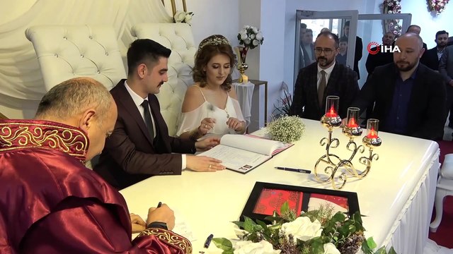 Belediye Başkanı bu kez kendi kızının nikahını kıydı