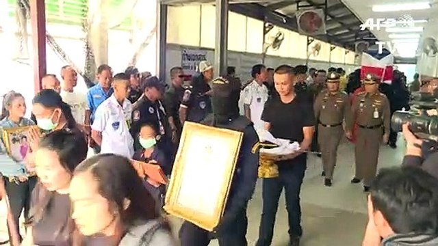 Último adeus às vítimas do massacre na Tailândia