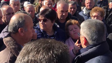Ora News - Naftëtarët e Ballshit "përplasen" me Bashkim Finon: Të paktën mos na kthe kurrizin